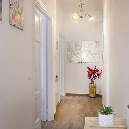 Domus Latina Heart San Giovanni Apartment
