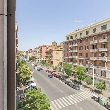 Domus Latina Heart San Giovanni * Rome